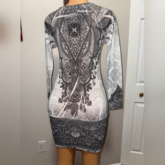 NEW XOXO DRESS LONG SLEEVE SIZE M - Picture 6 of 6
